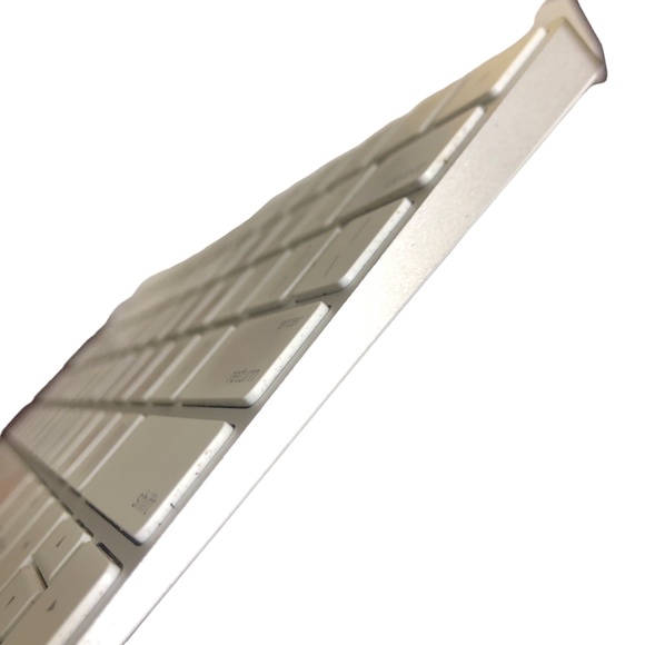 APPLE Wireless Magic Keyboard NO CABLE ***SELLING AS IS*** - Picture 3 of 14